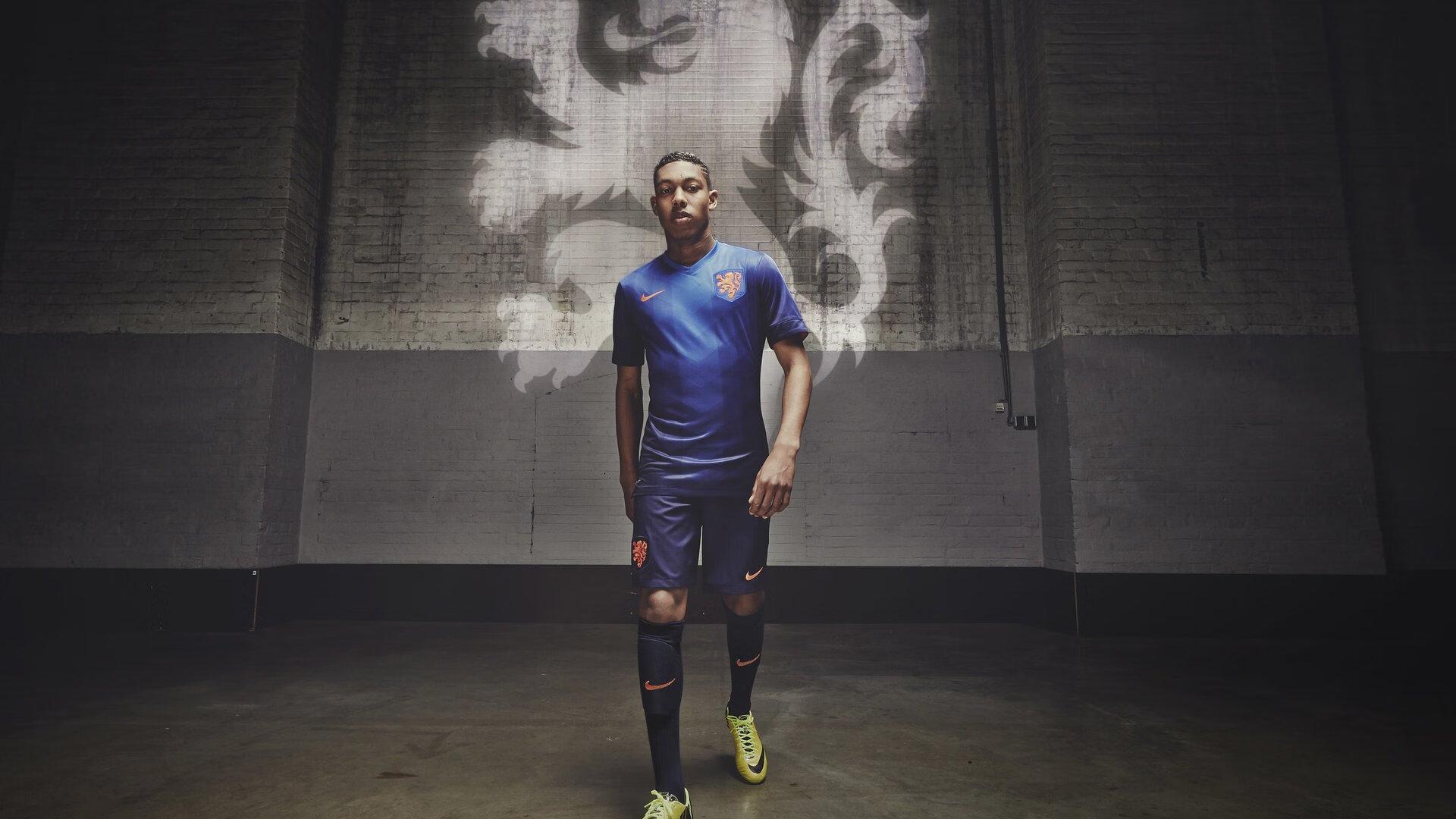 荷甲新星引豪门争夺战,阿尔克马尔为斯密特标价6000万欧元